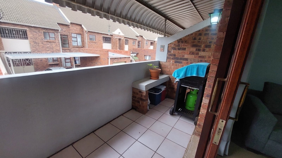2 Bedroom Property for Sale in Langenhovenpark Free State